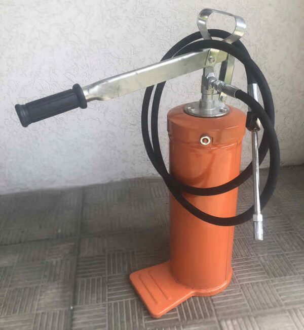 Pompe à Graisse Manuelle – Capacité 8 kg